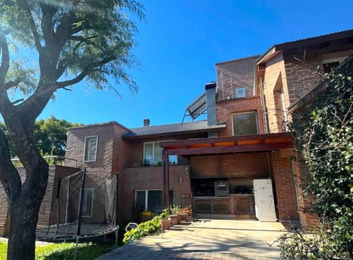 Casa · 300m² · 1 Ambiente · 2 Cocheras