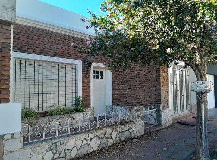 Casa · 121m² · 7 Ambientes · 1 Cochera