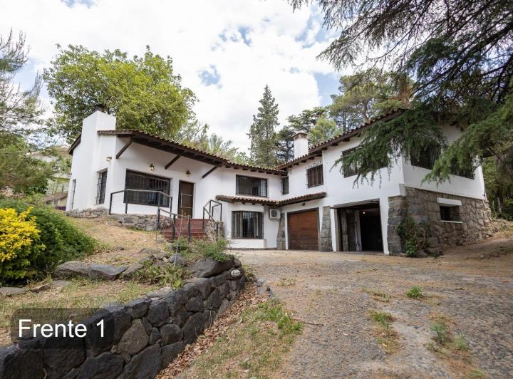 Casa · 320m² · 6 Ambientes · 3 Cocheras