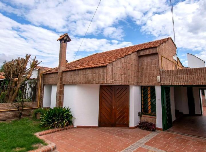 Casa · 200m² · 5 Ambientes · 1 Cochera