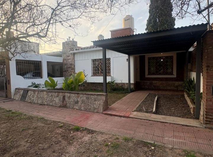Casa · 113m² · 8 Ambientes · 1 Cochera