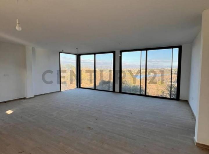 Casa · 180m² · 6 Ambientes