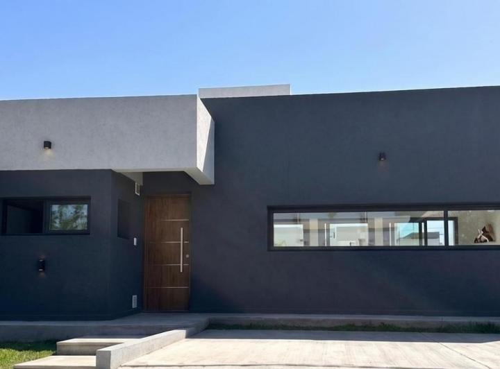 Casa · 117m² · 4 Ambientes · 2 Cocheras