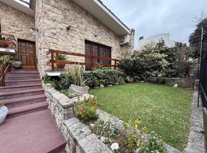 Casa · 263m² · 6 Ambientes · 4 Cocheras