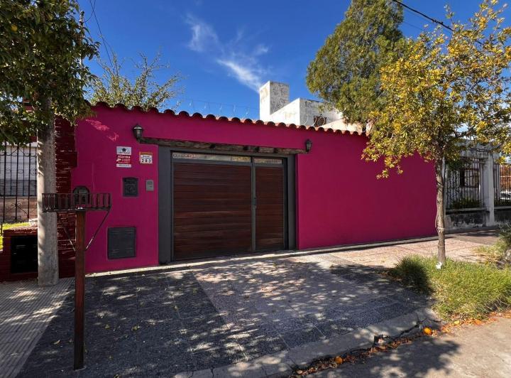 Casa · 144m² · 4 Ambientes · 2 Cocheras