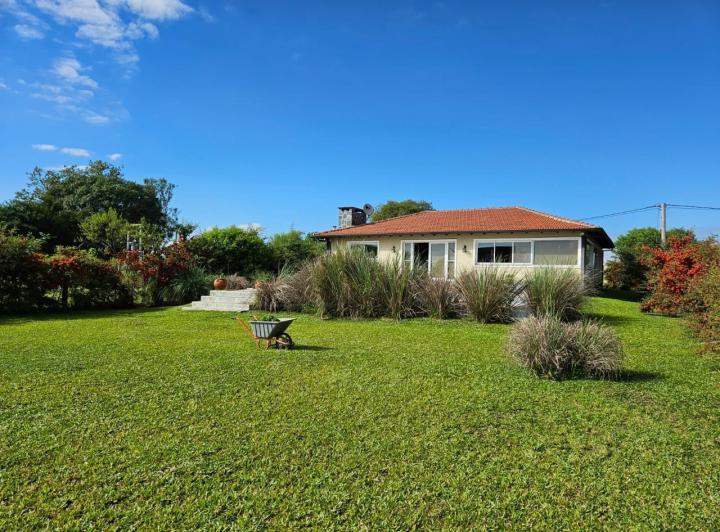 Casa · 1200m² · 3 Dormitorios · 5 Cocheras