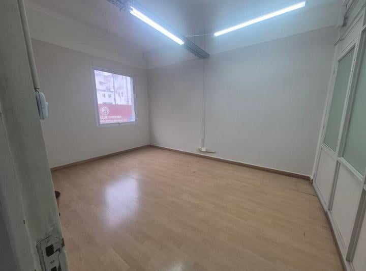 Oficina comercial · 645m²