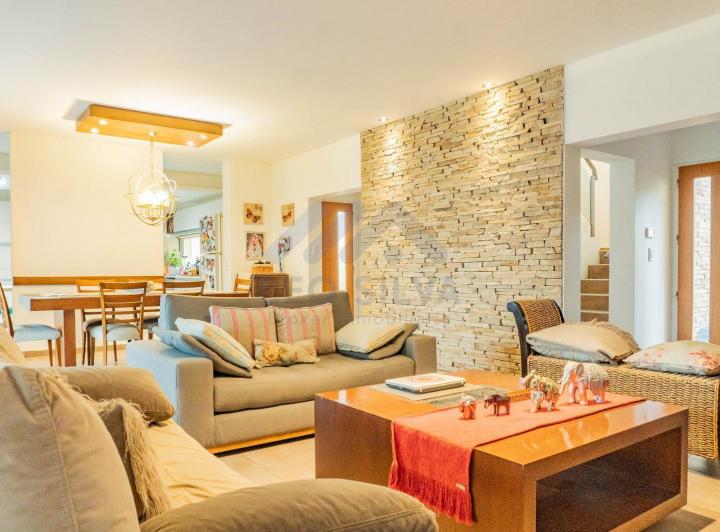 Casa · 280m² · 3 Dormitorios · 1 Cochera