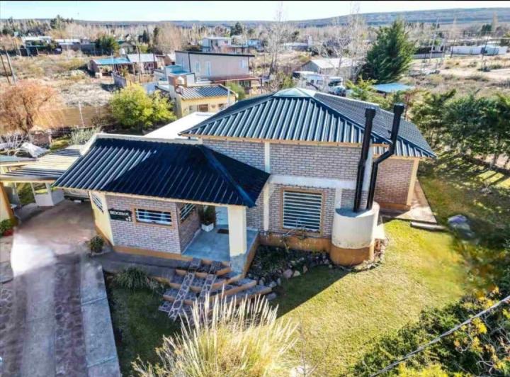 Casa · 900m² · 6 Ambientes · 1 Cochera