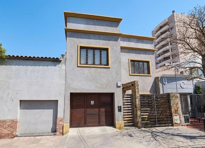 Casa · 430m² · 4 Dormitorios · 2 Cocheras