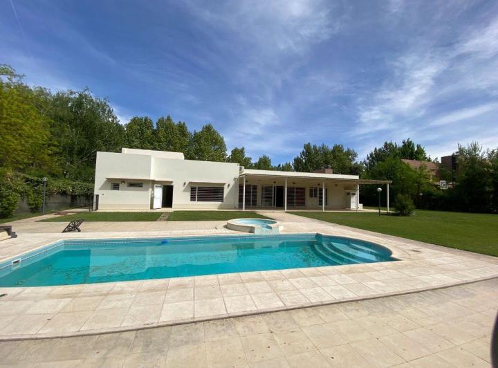 Casa · 354m² · 9 Ambientes