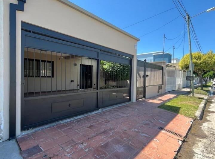 Casa · 200m² · 3 Ambientes · 2 Cocheras