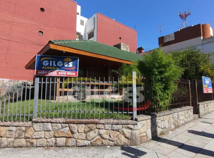 Casa · 300m² · 4 Ambientes · 2 Cocheras