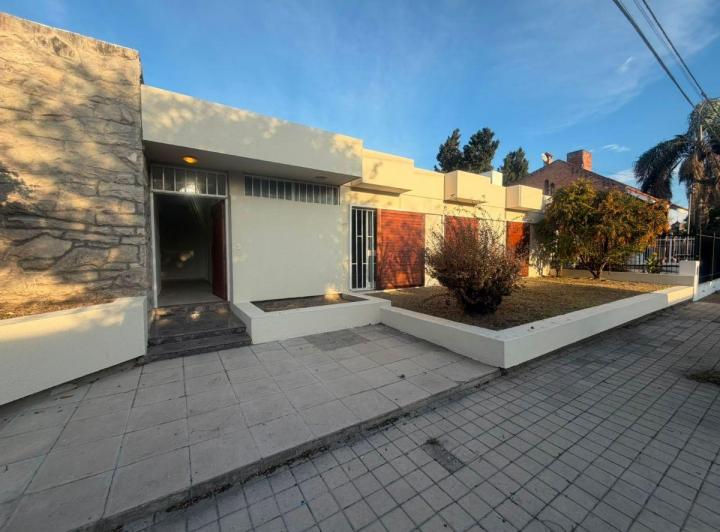 Casa · 200m² · 7 Ambientes · 2 Cocheras