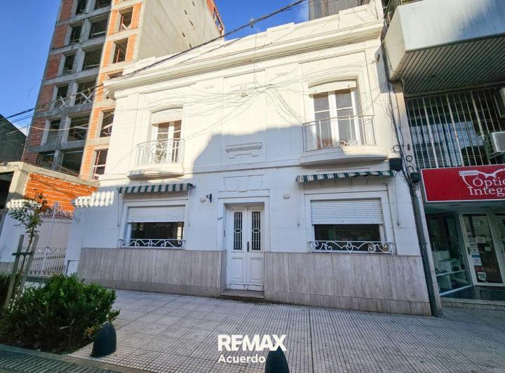 Casa · 257m² · 4 Ambientes · 5 Cocheras