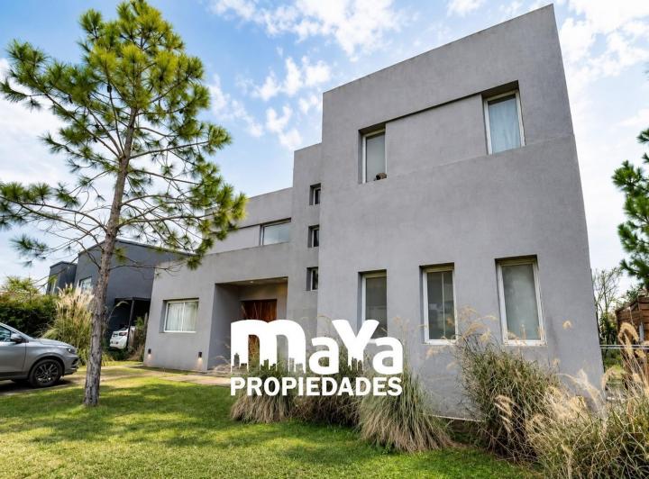 Casa · 250m² · 4 Ambientes · 4 Cocheras