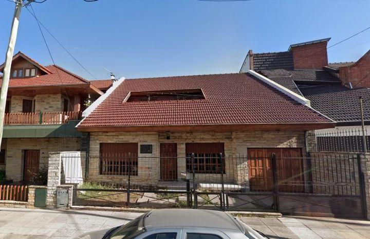 Casa · 244m² · 4 Ambientes · 1 Cochera