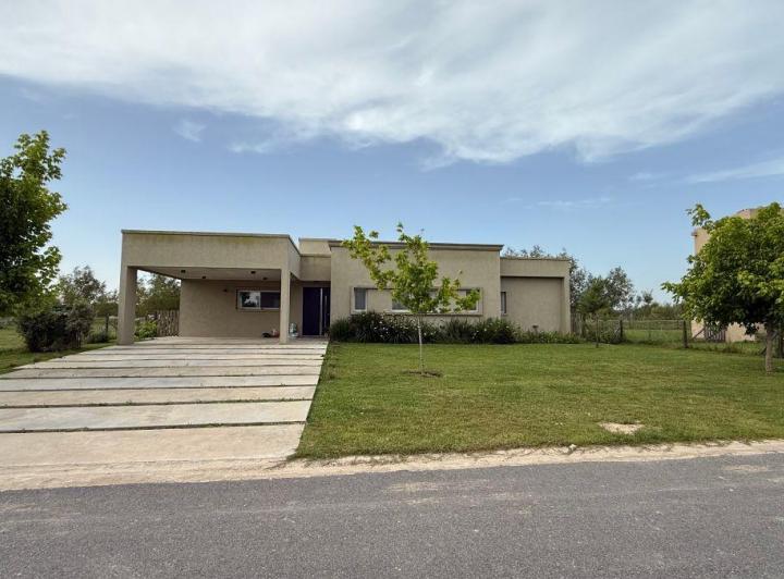 Casa · 182m² · 4 Ambientes · 1 Cochera