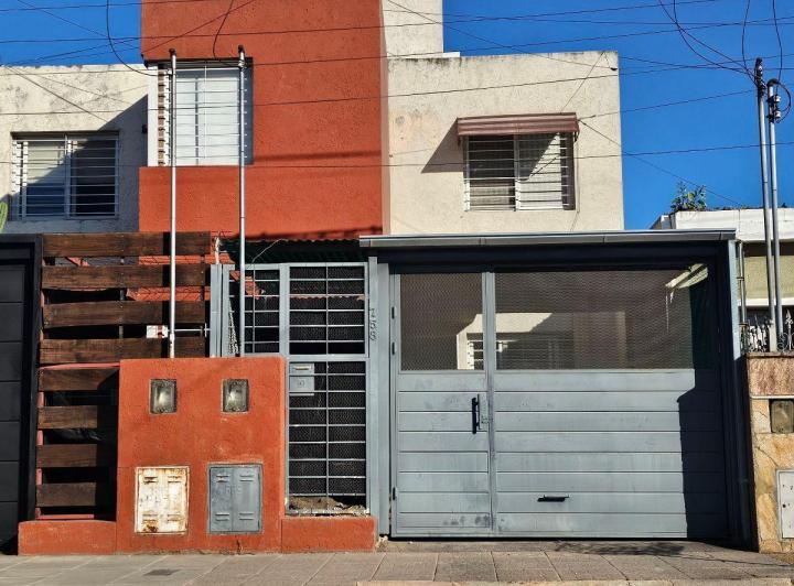 Casa · 120m² · 6 Ambientes · 1 Cochera