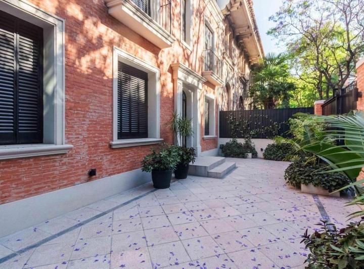 Casa · 363m² · 7 Ambientes · 2 Cocheras