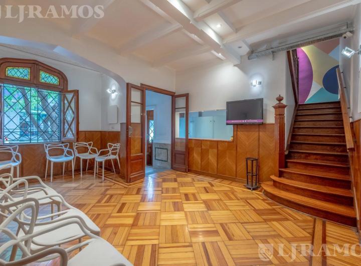Casa · 280m² · 8 Ambientes · 1 Cochera