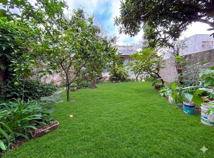 Casa · 100m² · 5 Ambientes · 1 Cochera
