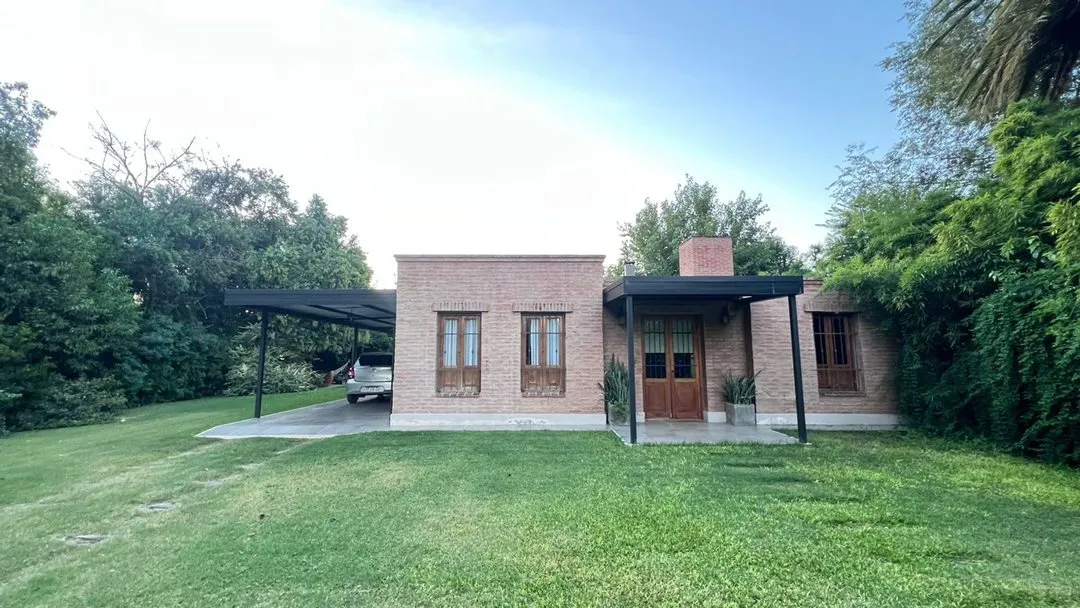 CASA VILLA ALLENDE CENTRO SIERRAS CHICAS CORDOBA 3 DORMI PILETA QUINCHO PARQUE VENTA