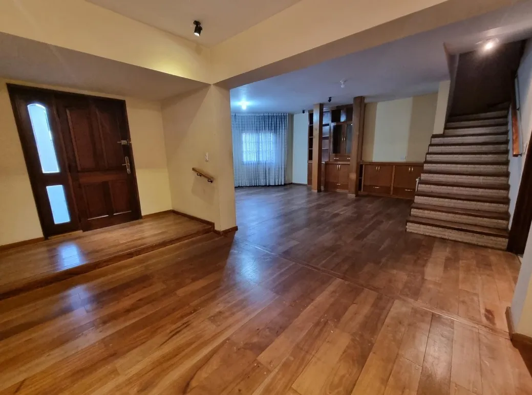 Casa en  venta de 5 dormitorios en Alto Alberdi - Pileta