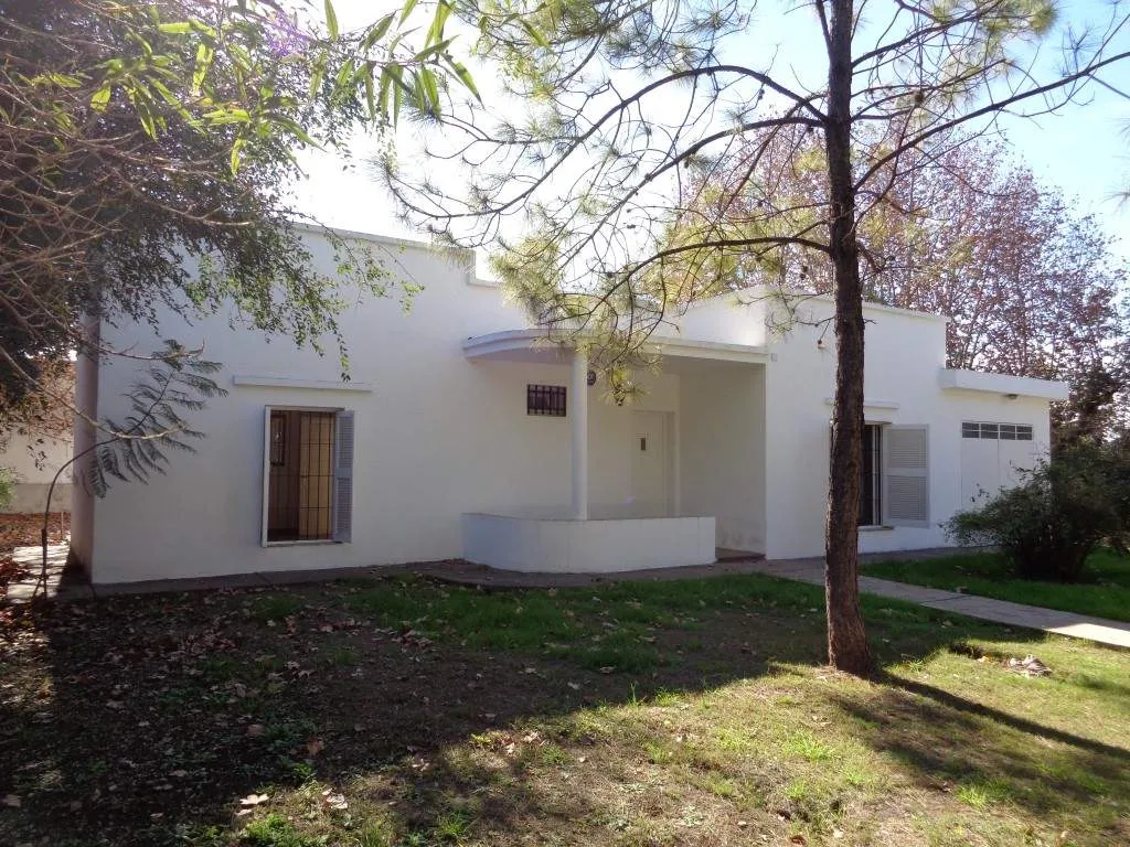 Barrio Los Boulevares - Casa de 2 Dormitorios, Amplia y Luminosa con Garaje, Coc...