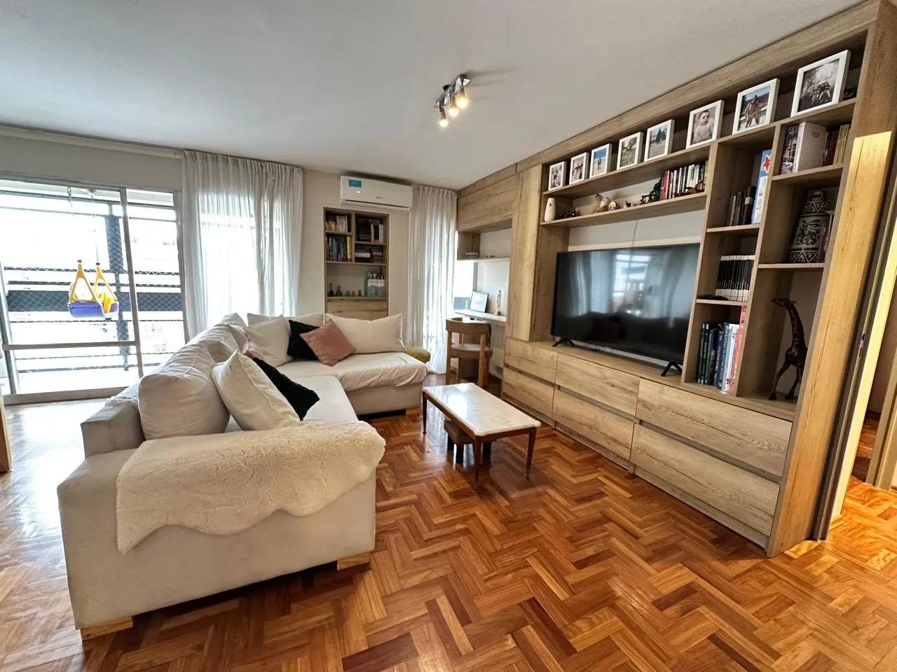 Exclusivo Piso Reciclado de 3 Dorm. con Cochera y Terraza con Quincho | Bv. Chacabuco