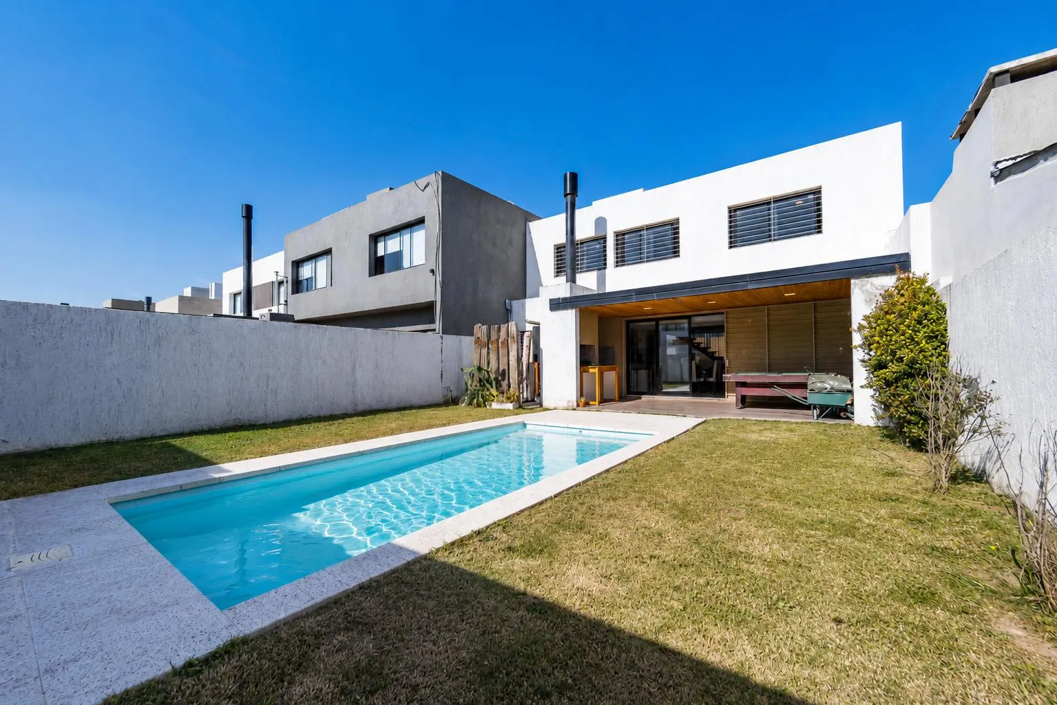 Casa. 3 dorm. 3 baños. Pileta. Docta Etapa 1. APTA CRÉDITO. POSEE ESCRITURA!!
