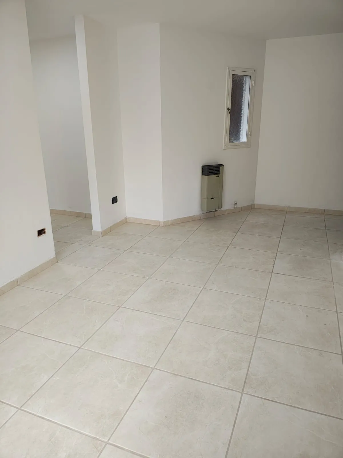 Alquiler amplio depto reciclado a nuevo calle Caseros 906 1 dormitorio externo con balcón cocina separada