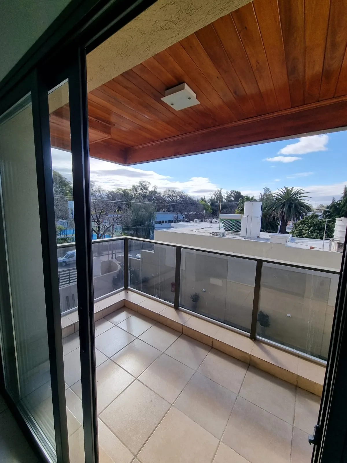 Alquiler 1 dormitorio con balcón - Cochera propia cubierta - Pileta - Alta Gracia