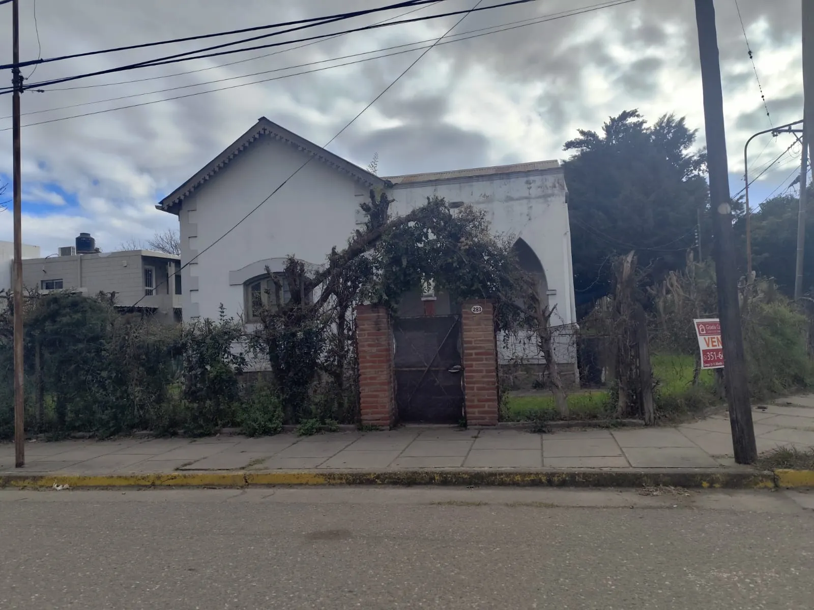 Se VENDE casa de época para reciclar en excelente ubicación
