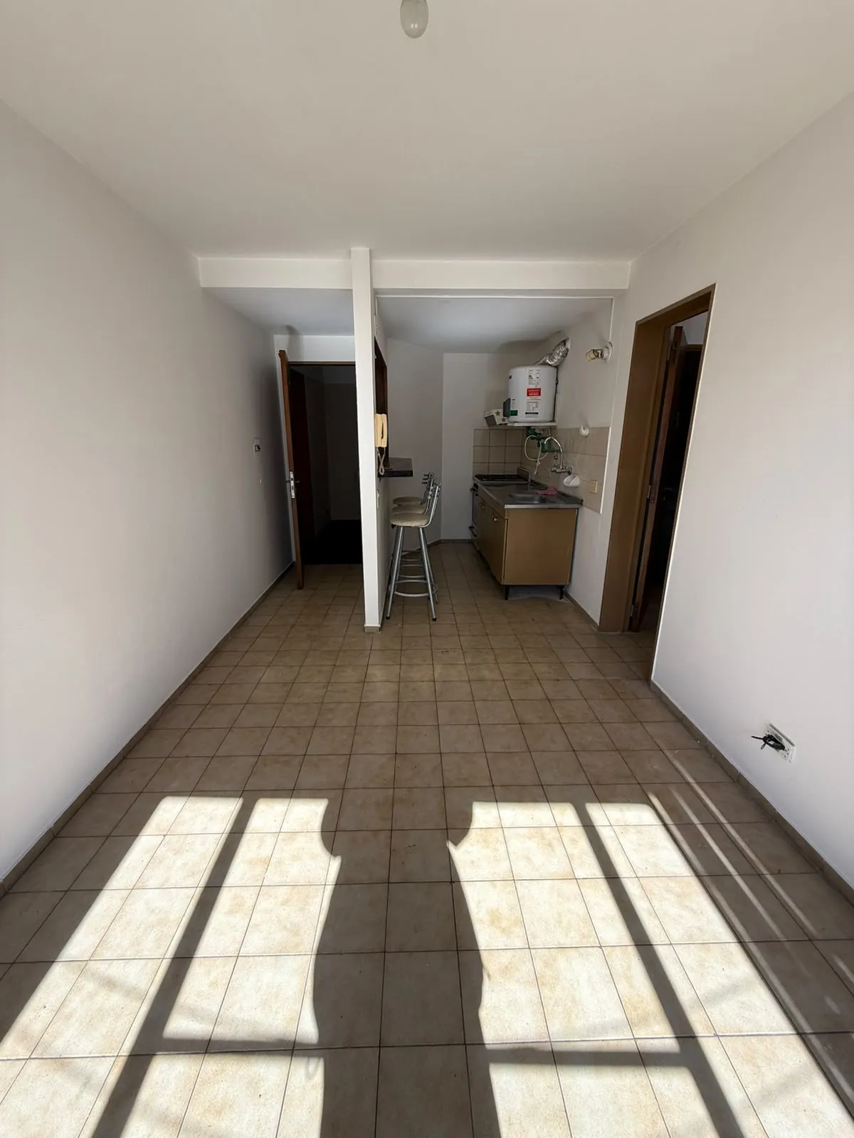 Zona Duarte Quirós. VENDO Depto de 1 dormitorio, cocina integrada. Excelente ubicación