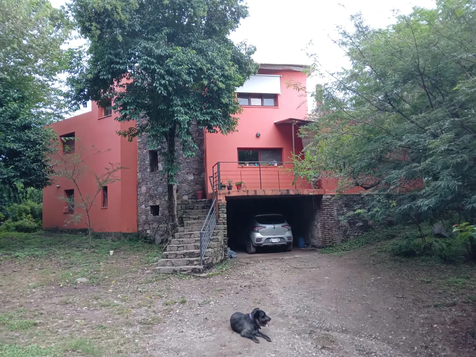 VENDO HERMOSA CASA 4 DORM - CABANA - UNQUILLO