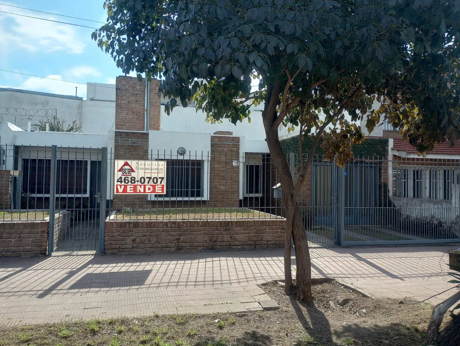 CASA EN VENTA EN PARQUE LATINO - 3 DORMITORIOS 2 BAÑOS