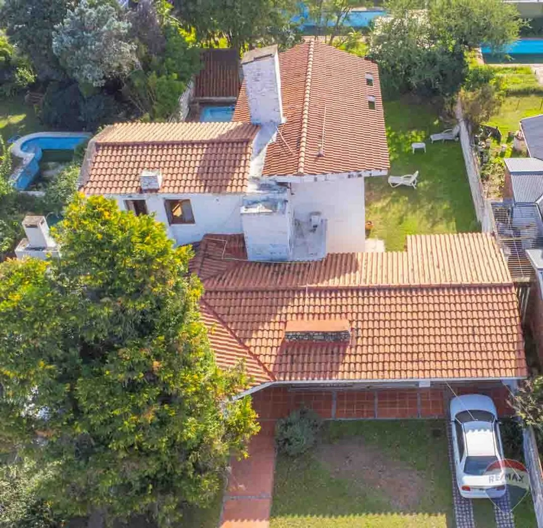 CASA CERRO DE LAS ROSAS CORDOBA 4 DORMI PILETA JARDIN BALCON ZONA COMERICAL VENTA