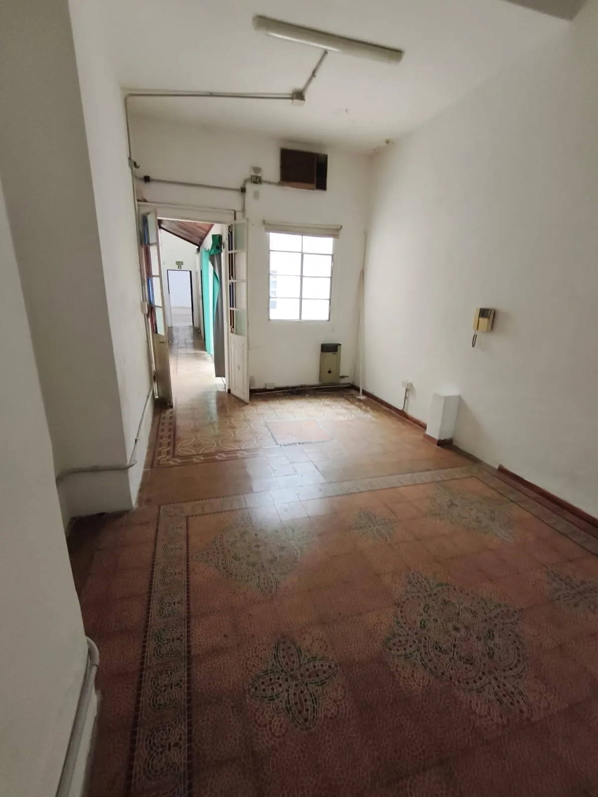 IDEAL OPCION COMERCIAL. ALQUILO HERMOSO DEPARTAMENTO 3 DORMITORIOS CON GALPÓN DE COCHERAS PARA 7 VEHICULOS EN EL CENTRO DE CORDOBA, CALLE SALTA 45 !!