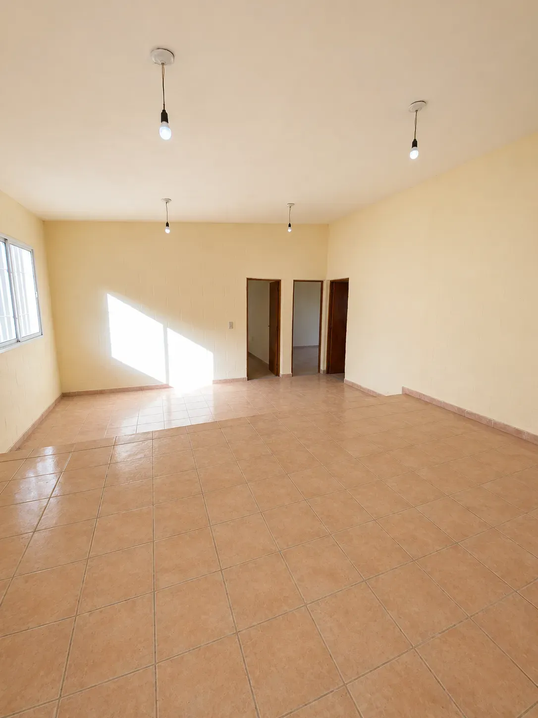 Alquilo casa de 4 dormitorios. Villa Allende.