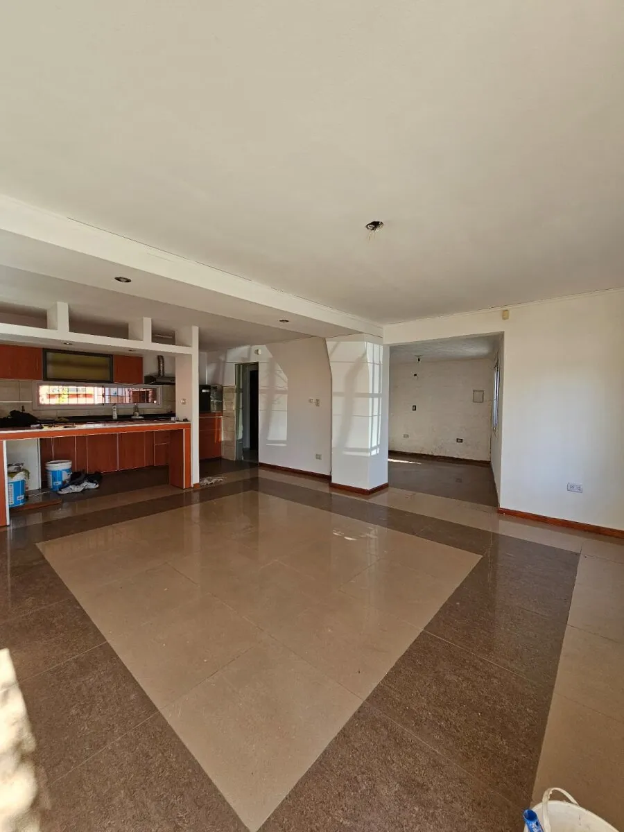 CASA EN ALQUILER DE 3 DORMITORIOS EN BARRIO RESIDENCIAL AMERICA