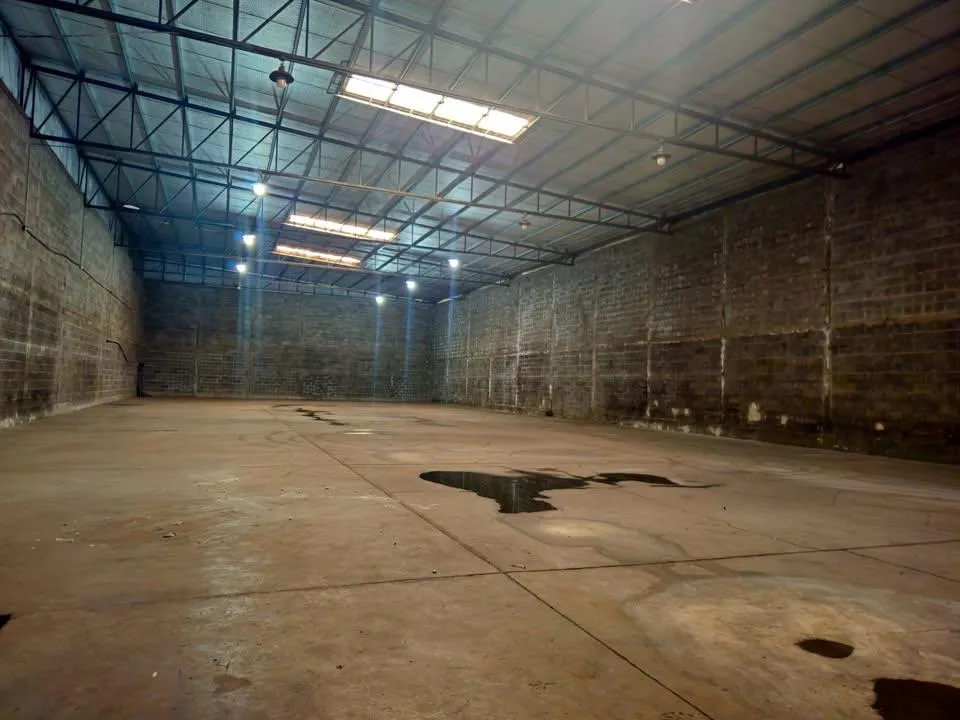 ALQUILER GALPON 800 M2. LOS BOULEVARES $3.500.000