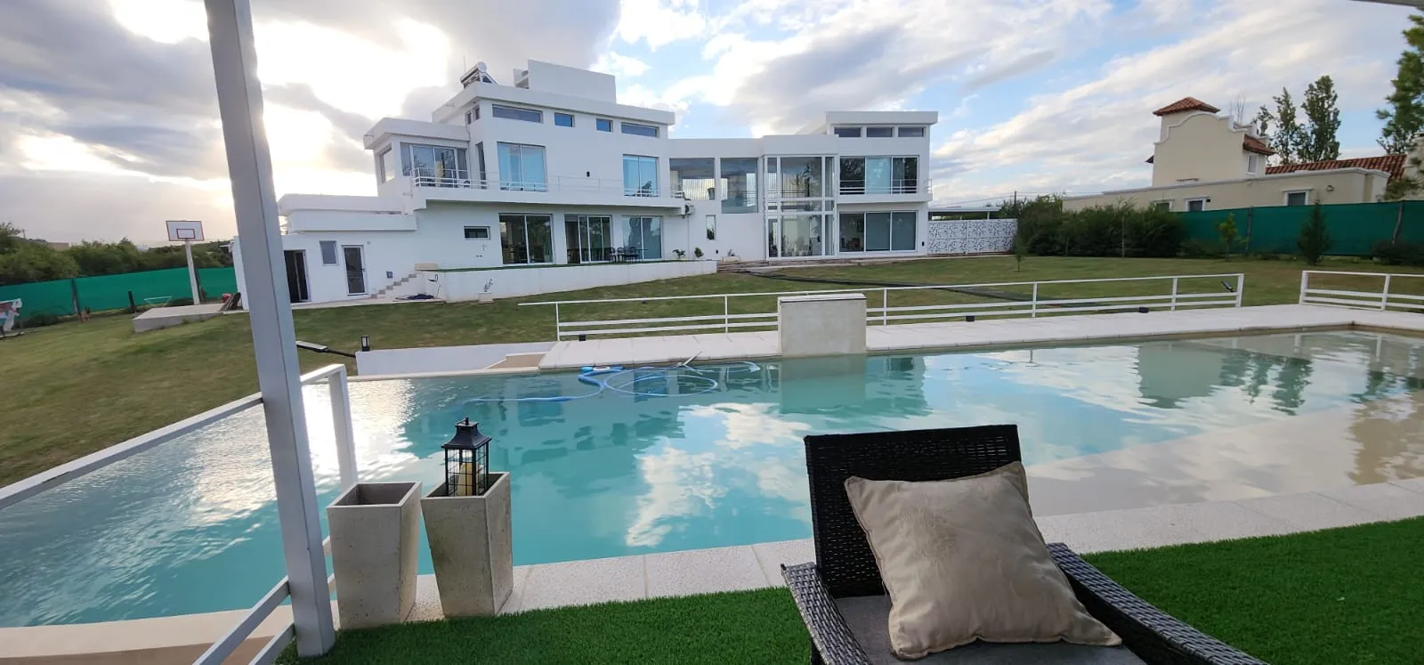 espectacular casa de 764m2 cub y 3966m2 terreno country las corzuelas