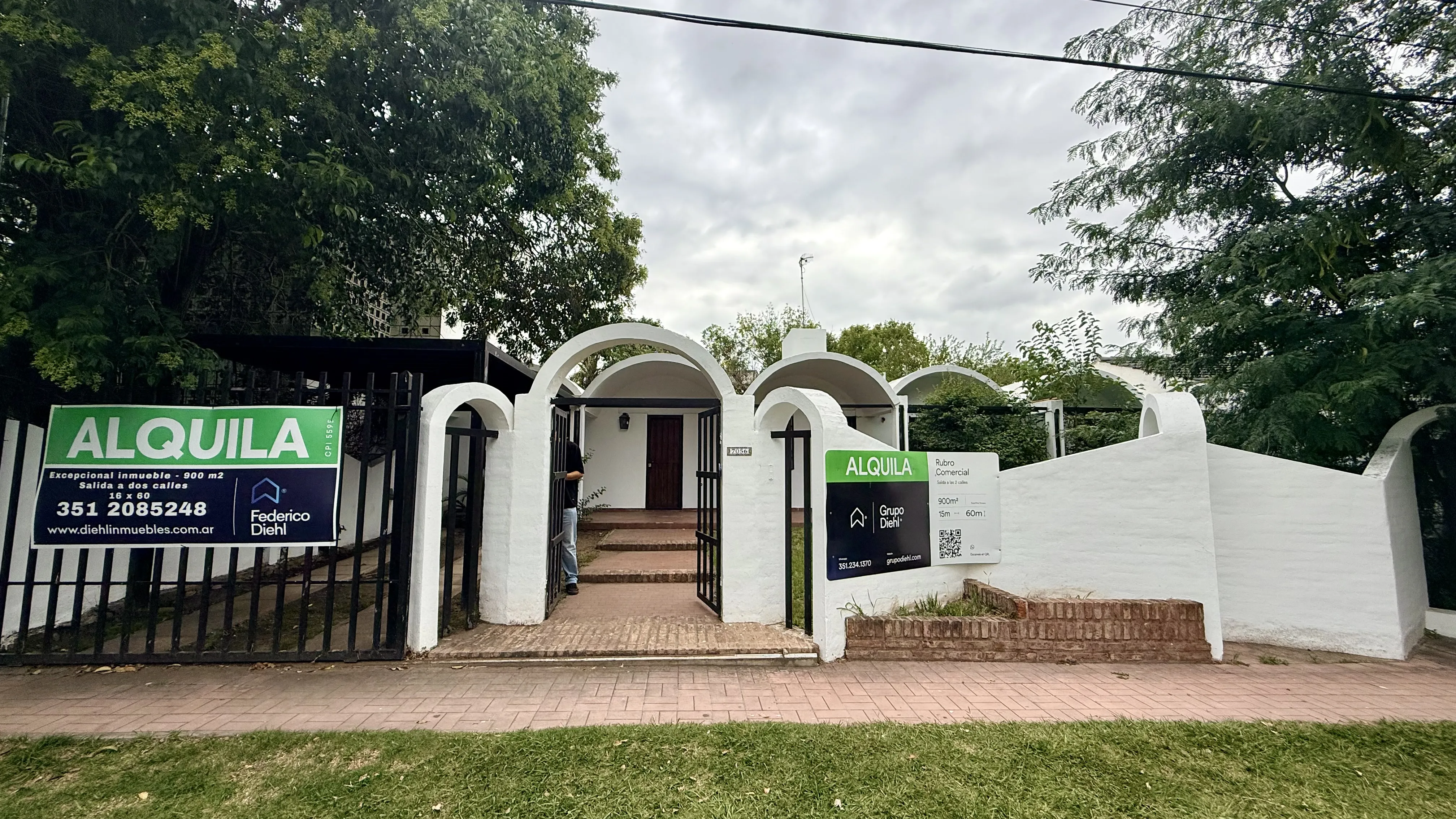 A metros del nuevo polo comercial de Villa Warcalde, sobre Av. Manuel de Falla.