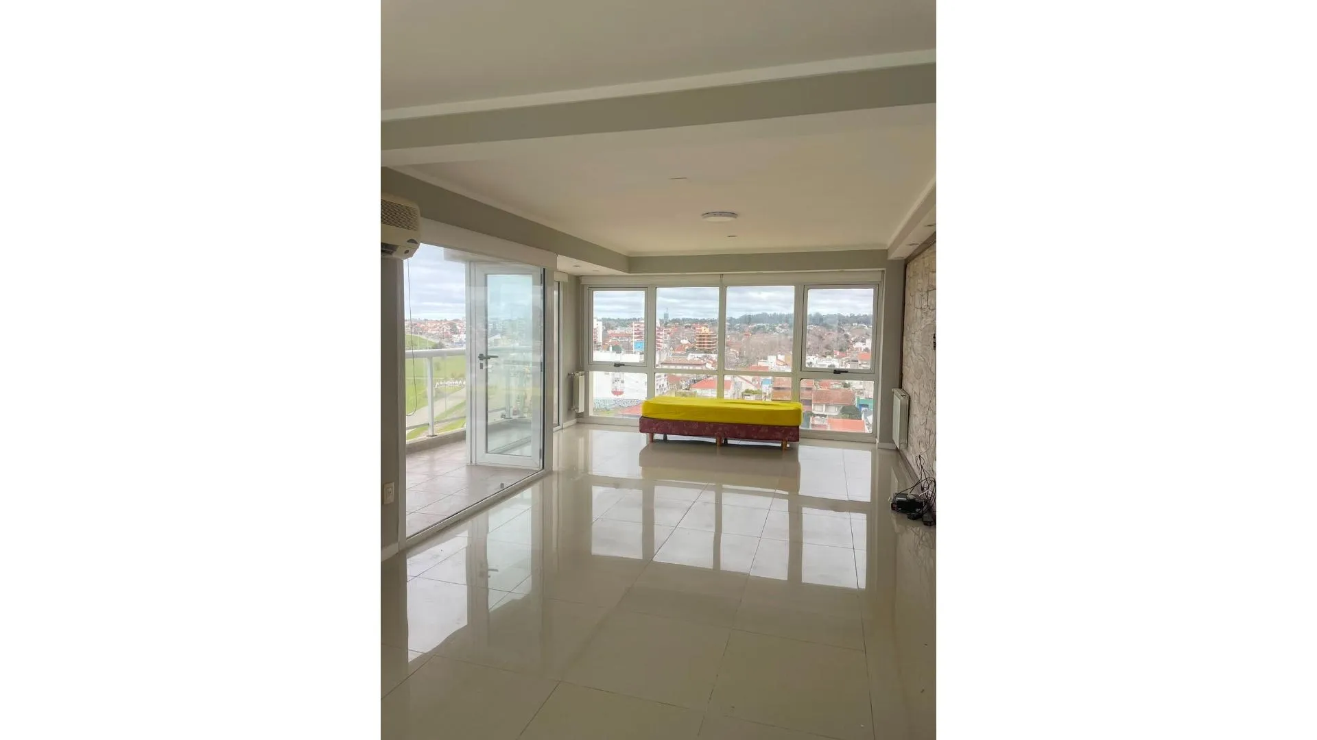 VENTA SEMI PISO EN PUNTA MOGOTES DE CATEGORIA!