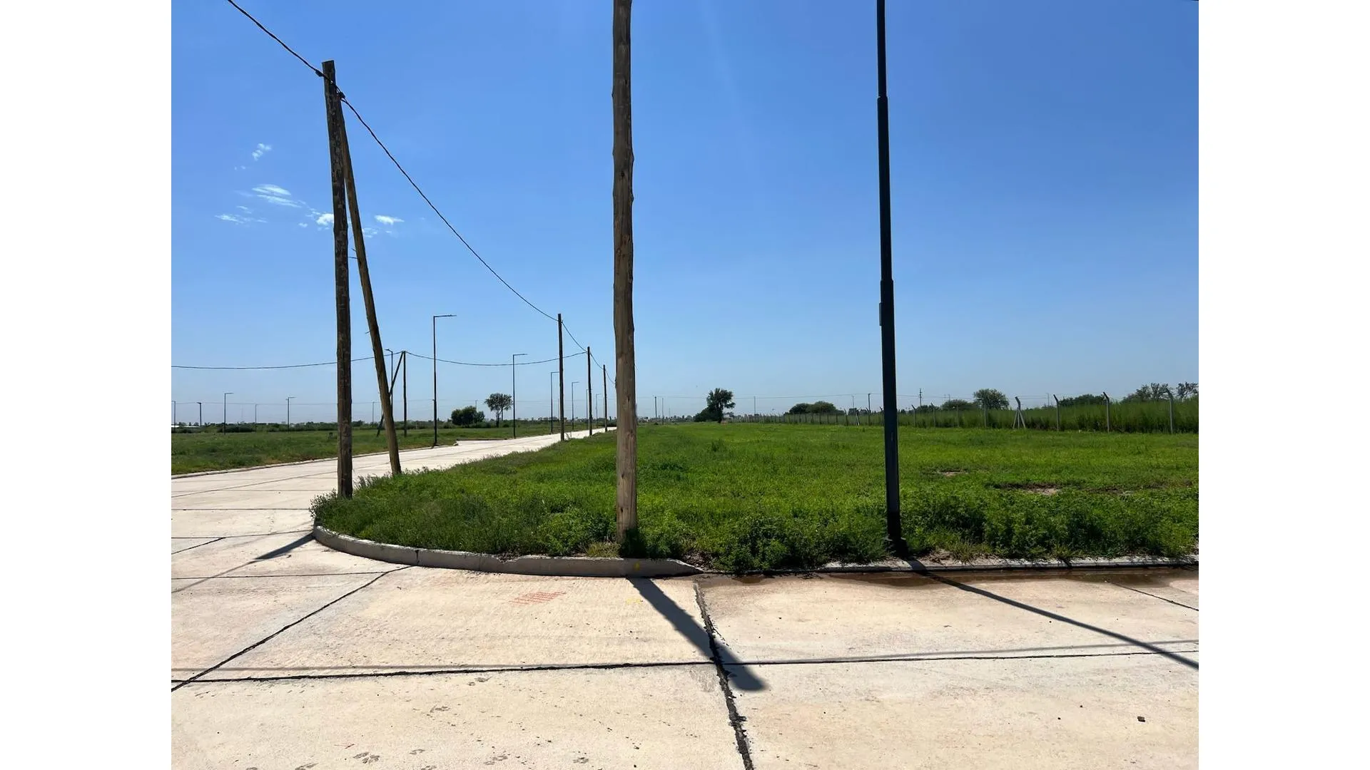 ¡¡¡SE VENDE LOTE ESQUINA 352M2 (15x23,52) UNICO EN ABRAS!!!