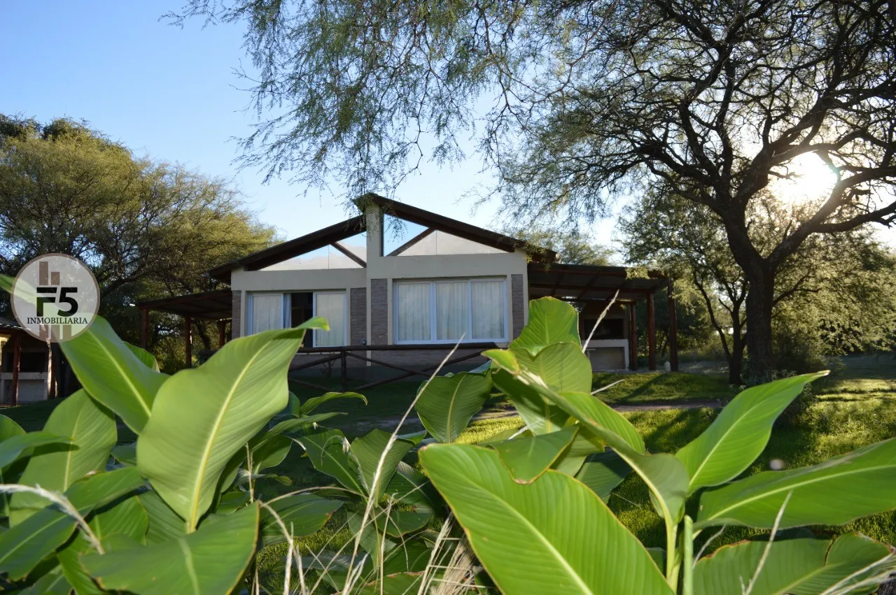 Casas y lotes en venta en Villa de las Rosas con Servicios y Escritura