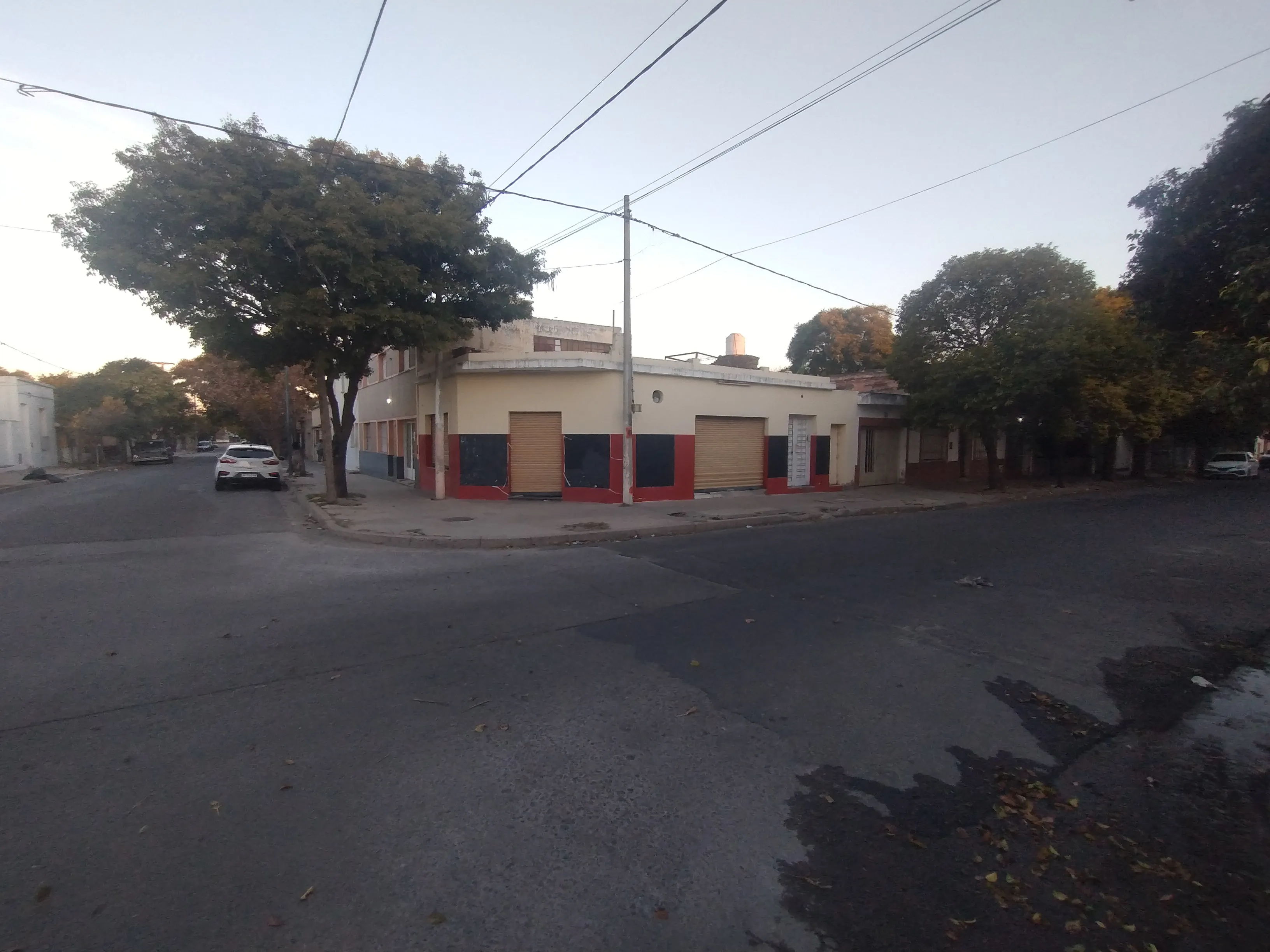 Local esquina en alquiler en barrio talleres este