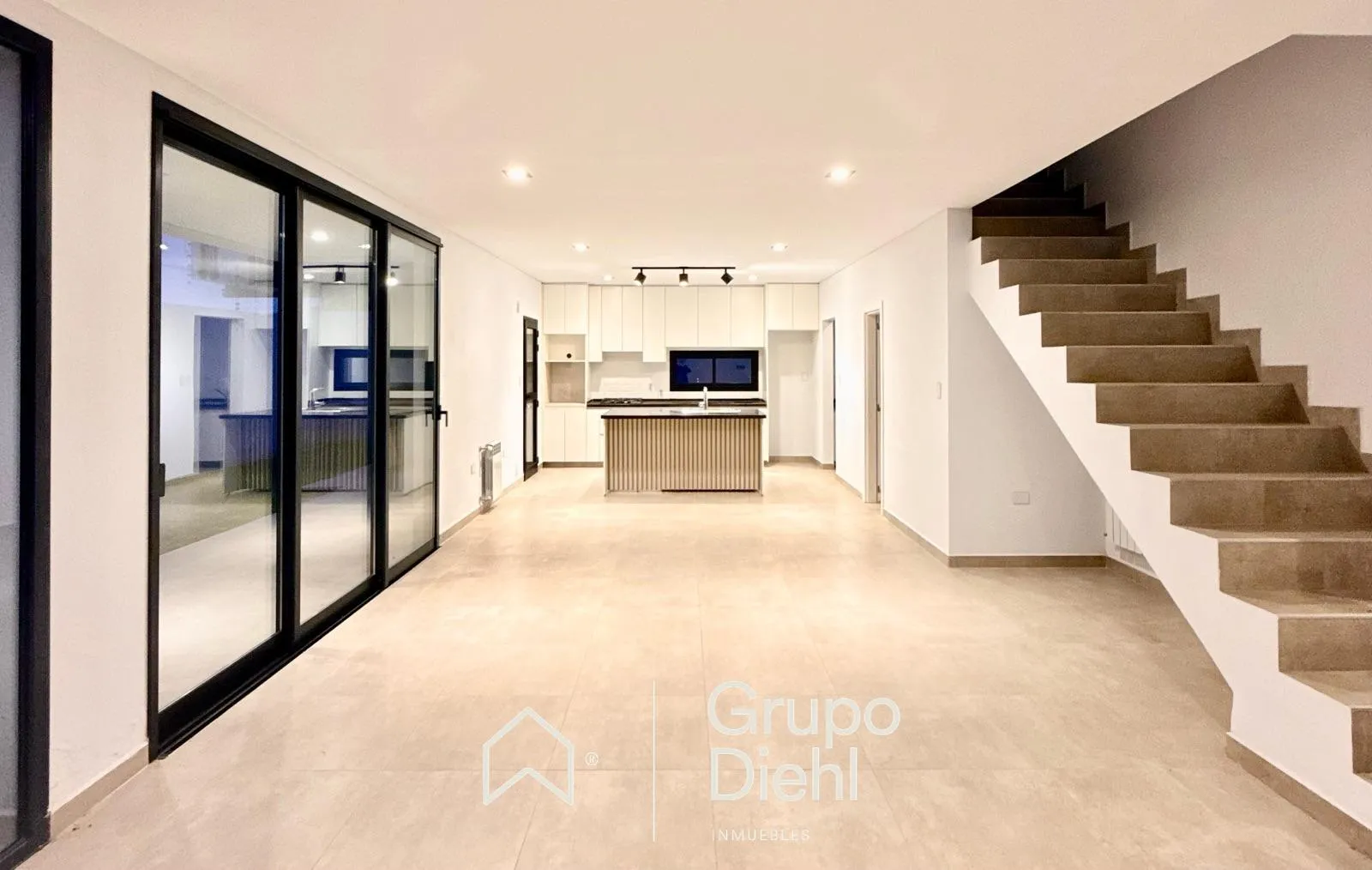 A estrenar, en Housing Altos de Belgrano. Dúplex con diseño.