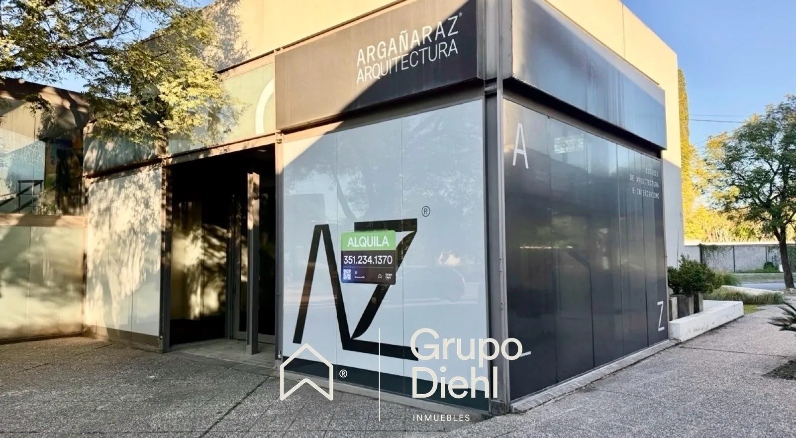 Tu empresa en Punto Oeste Mall, sobre la rotonda de Heriberto Martínez, con estacionamiento.